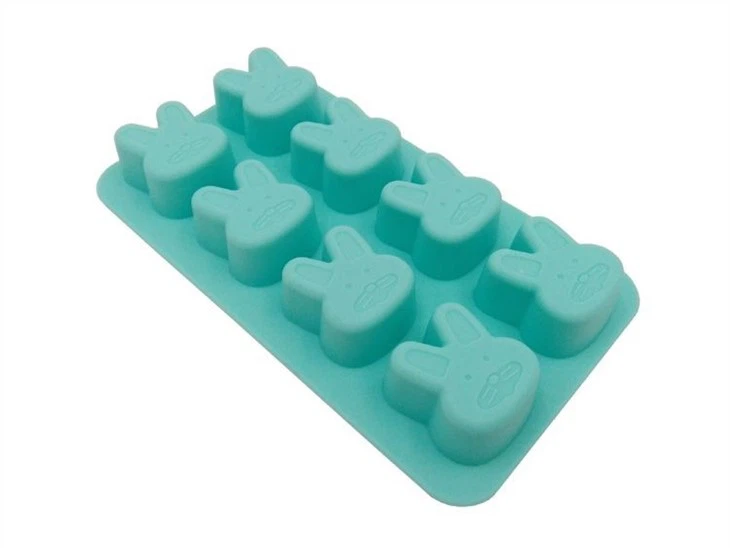 2 cute shaped ice cube trays